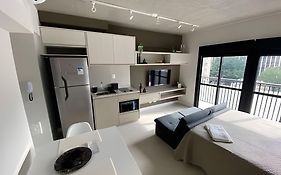 Studio novo c/ vaga em ótima localização!